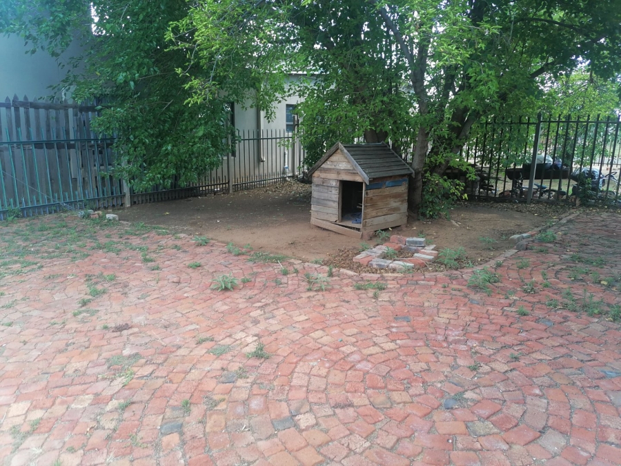 4 Bedroom Property for Sale in Lourierpark Free State